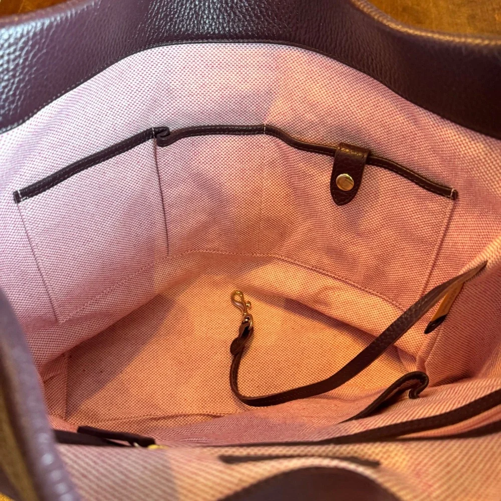 Dooney & Bourke Leather Hobo Handbag Plum Wine Purple Shoulder‎ Bag Archive logo